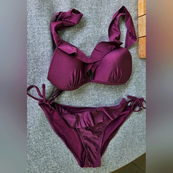 🌟NWOT Purple Two Piece Swimsuit Ruffle Top With Tie Side Bottoms Size Medium🌟 - Picture 1 of 5